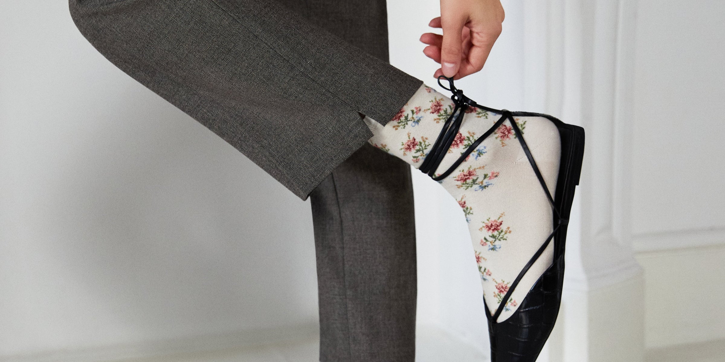 Fashion Trend 2025: Wearing socks with ballet flats