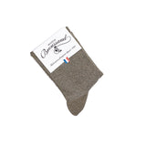 Chaussette femme moyenne dorée unie en maille brillante avec packaging Maison Broussaud.