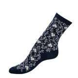 Chaussette femme moyenne bleu marine à motifs floraux blancs, vue latérale.