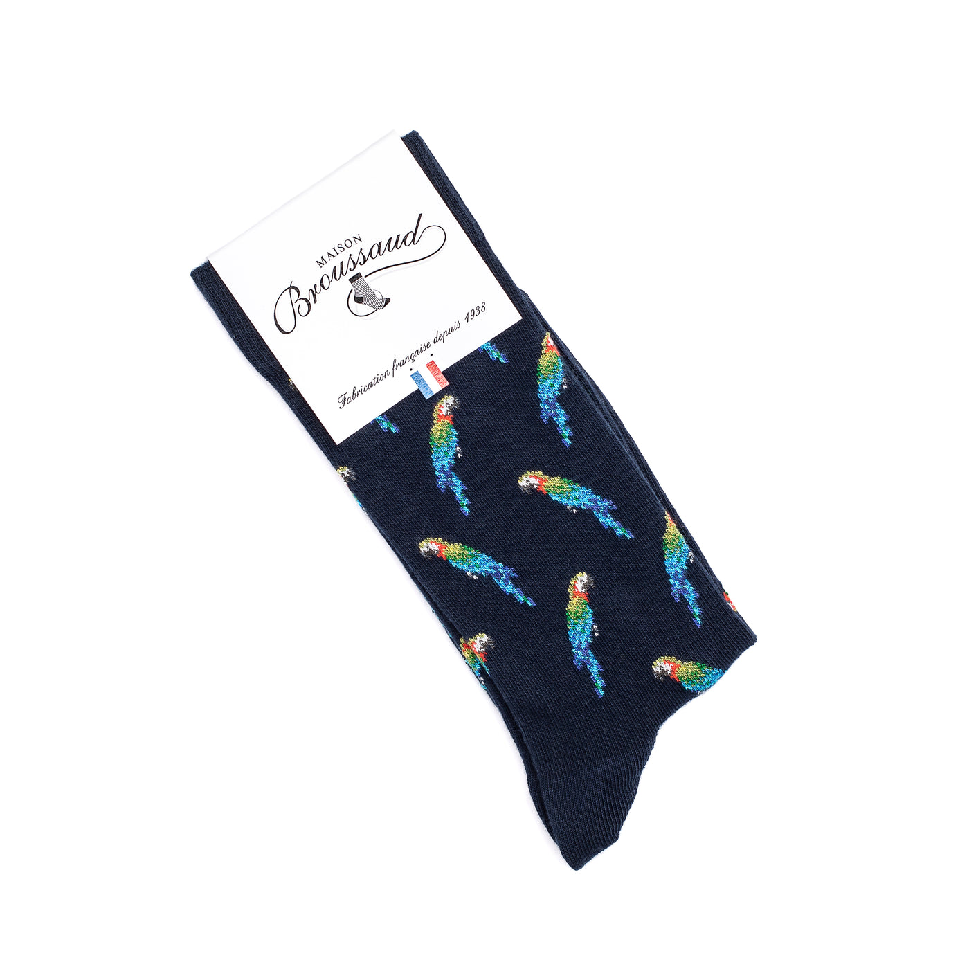 Chaussette homme mi-haute bleu marine motif perroquets multicolores avec packaging Maison Broussaud.