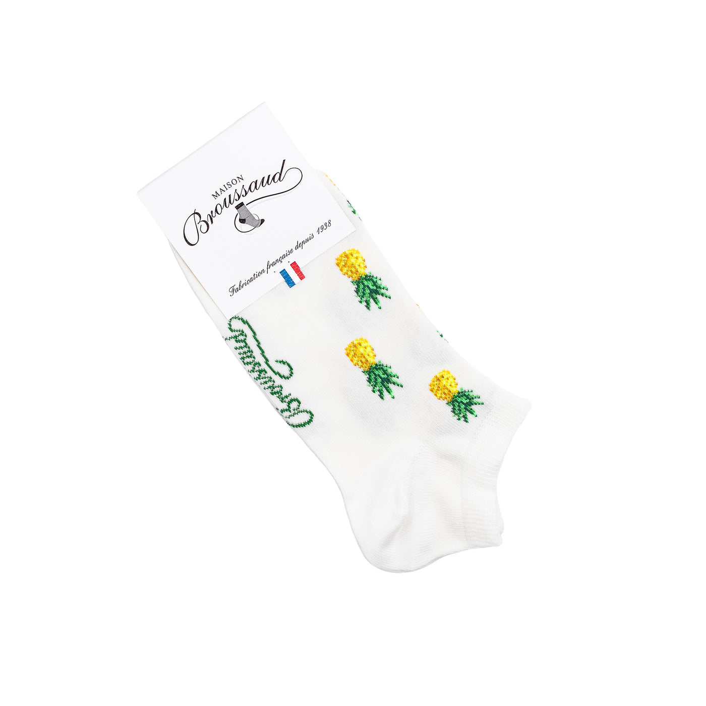 Paire de chaussettes invisibles basses blanches à motifs ananas jaunes, emballée sous étiquette Maison Broussaud.