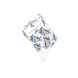 Paire de chaussettes femme mi-hautes blanches motif oiseaux bleus et jaunes, emballée sous étiquette Maison Broussaud.
