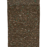 Détail de la maille marron chinée avec fils colorés.